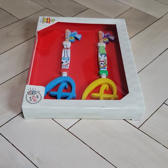 Disney Pixar Toy Story 4 Collectible Key Set - Forky and Karen Beverly - Picture 4 of 14